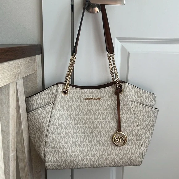 MK large jet set logo tote EUC - Picture 4 of 10